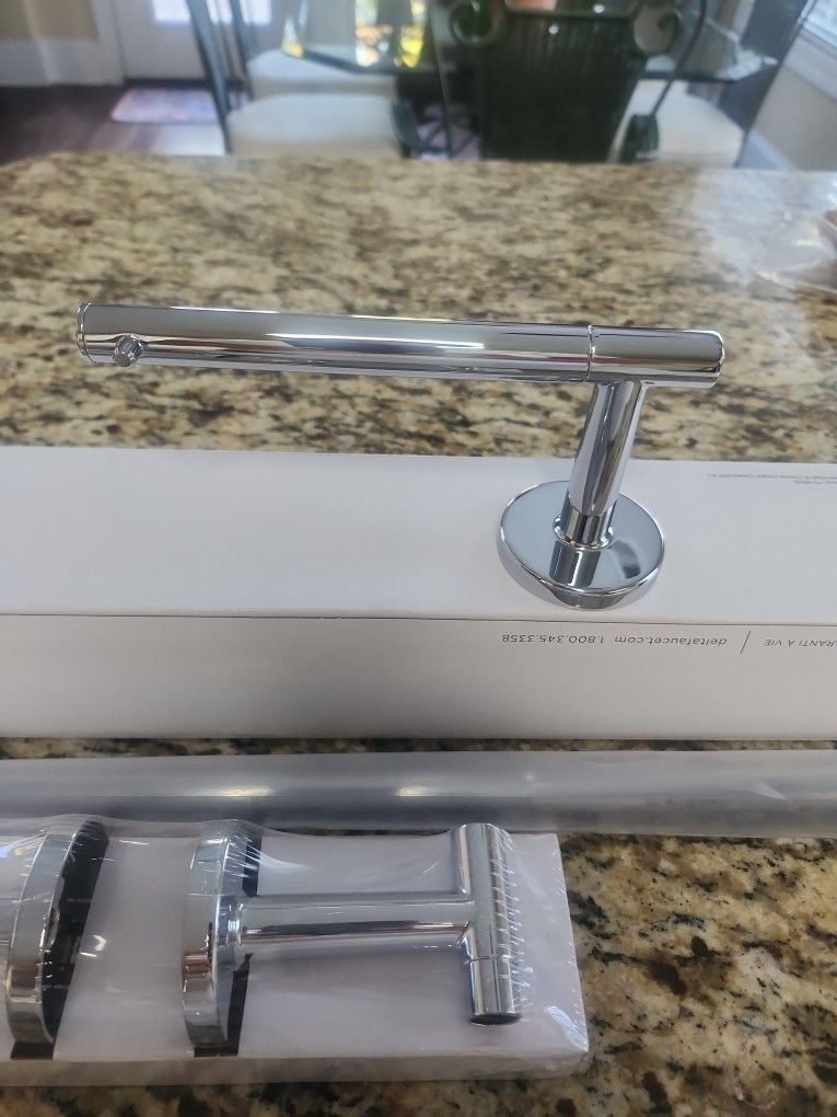 Delta Towel Bar And Toilet Paper Ring