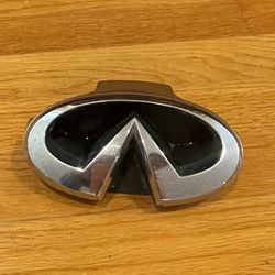 INFINITI M35 M45 FRONT GRILL GRILLE EMBLEM NISSAN OEM 62890-EH200 Used