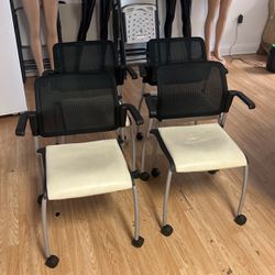 Set Of 4 Rolling Chairs 