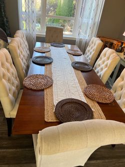 Dining table and 8 chairs (Pending pick up)
