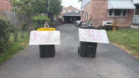 YARD SALE IN SCHILLER PARK IL