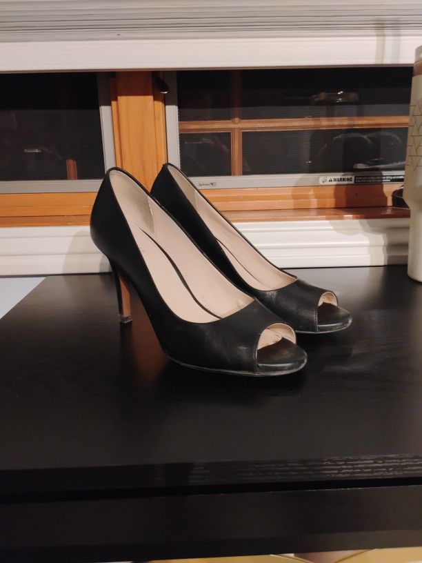 8 Woman's Black Heels