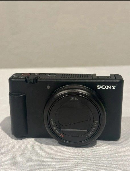 BRAND NEW Sony ZV1 II M2 4K 20.1MP Digital Camera