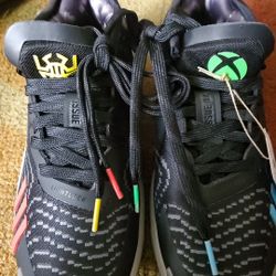 NEW Adidas D.O.N. Issue 4J XBOX Youth HQ3451 Basketball Shoes Kids Unisex Sz 5

Left shoe blue and the right shoe is red. This gives Spiderman vibes w