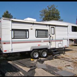  Nomad  5th Wheel Trailer 