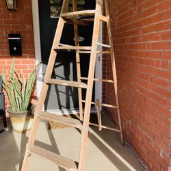 6’ Wooden Folding Ladder 