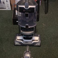 Shark Navigator Lift Away Vacuum.