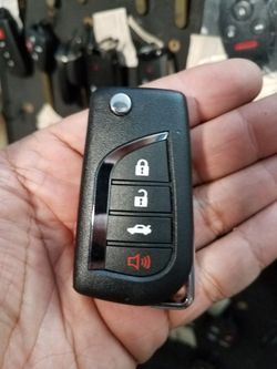 $100 in Pomona/Upland | 2018-22 Toyota Flip Key & Remote Combo Copy (Corolla or Camry)