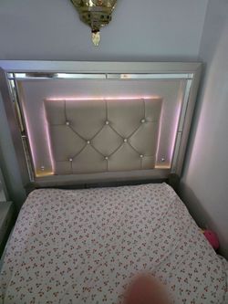 Twin size bed