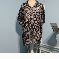 No Boundaries Men's Print Button Up Shirt with Short Sleeves