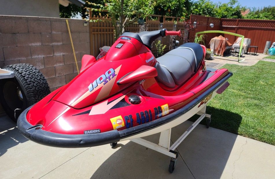 Jet Ski 1100 stx 99 Kawasaki  2 Stroke Looks And Runs Good. 