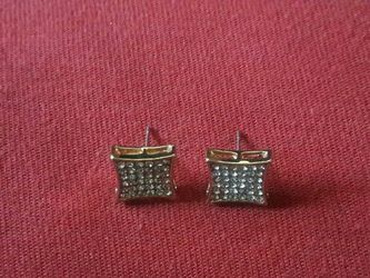 Gold plated earring with diamond