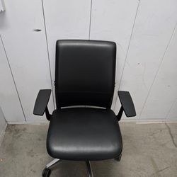 Steelcase Think v2 Ergonomic Task Chair in good conditions
