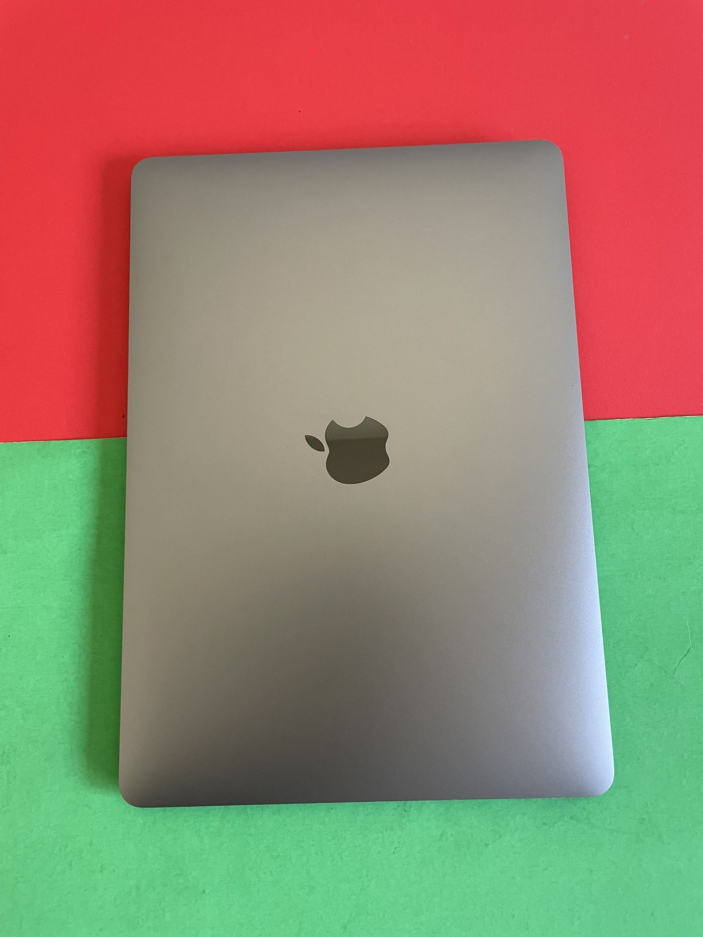 Apple MacBook Air 13 (2020 Model/ M1 chip) 8GB Memory 128GB storage works perfect (85% + battery)