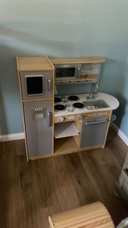 Toy kitchen
