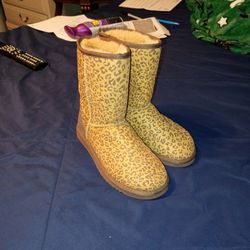 Women 6 Cheetah Print Ugg