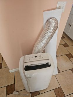 AC PORTABLE TOSHIBA 6000 BTU 260 sq ft Ideal HOSE,WINDOW COVER IS TOUCH SCREEN WORKS GREAT YOU CAN TEST IT BEFORE PURCHASE FOR ANY QUESTION TEXT ME PL
