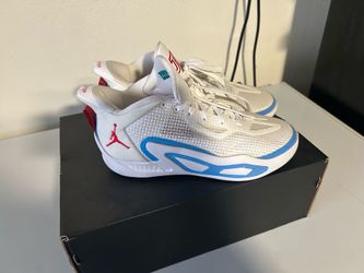 Nike Tatum's size 6.5Y