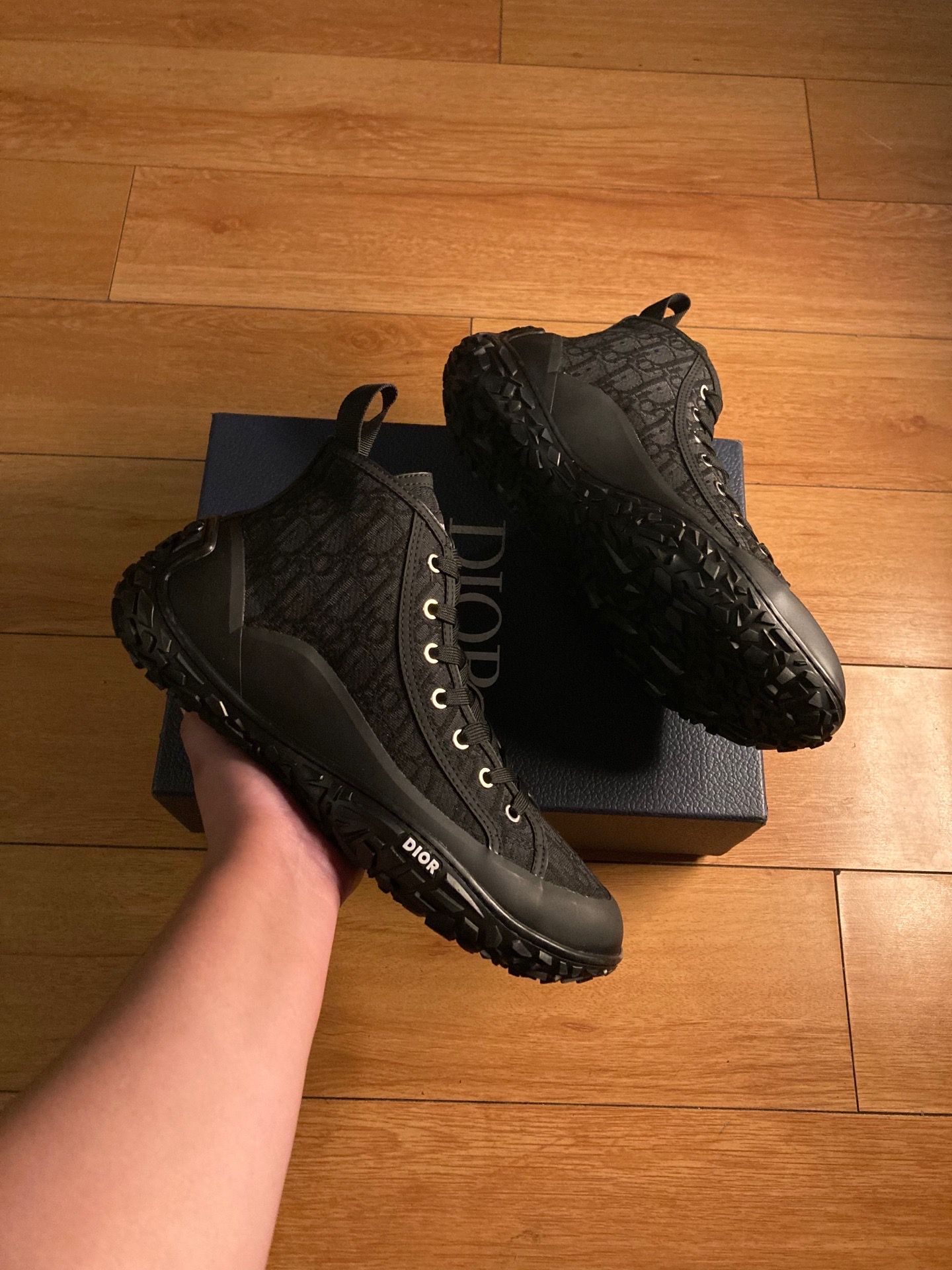 Dior b28 black