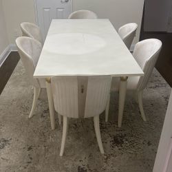 Mint Condition Dinning Table 