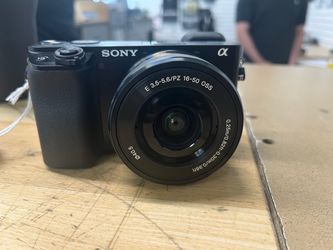 Sony a6100 Mirrorless Camera with 16-50mm Lens