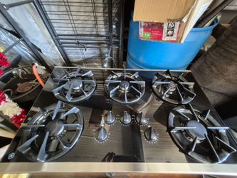 GE PROFILE 36" Built in Gas Cooktop.
