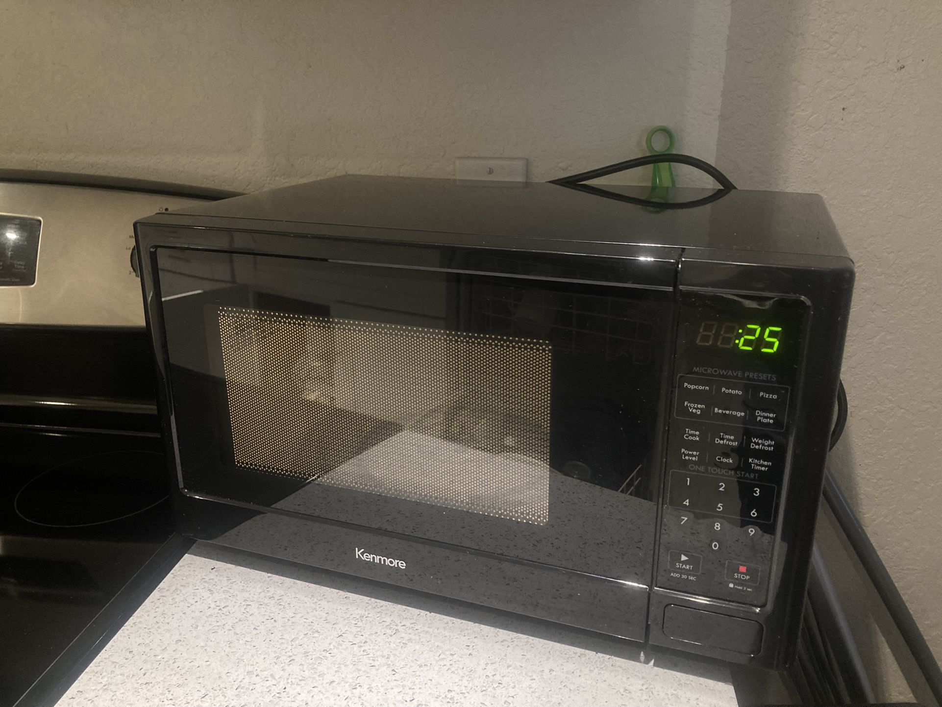 Kenmore 73779 0.9 cu. ft. Countertop Microwave Oven - Black