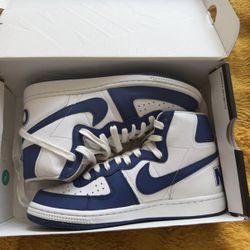 Brand NEW Nike Shoes 8 1/2 