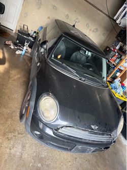 2010 Mini Cooper. -Does Not Run! For Parts