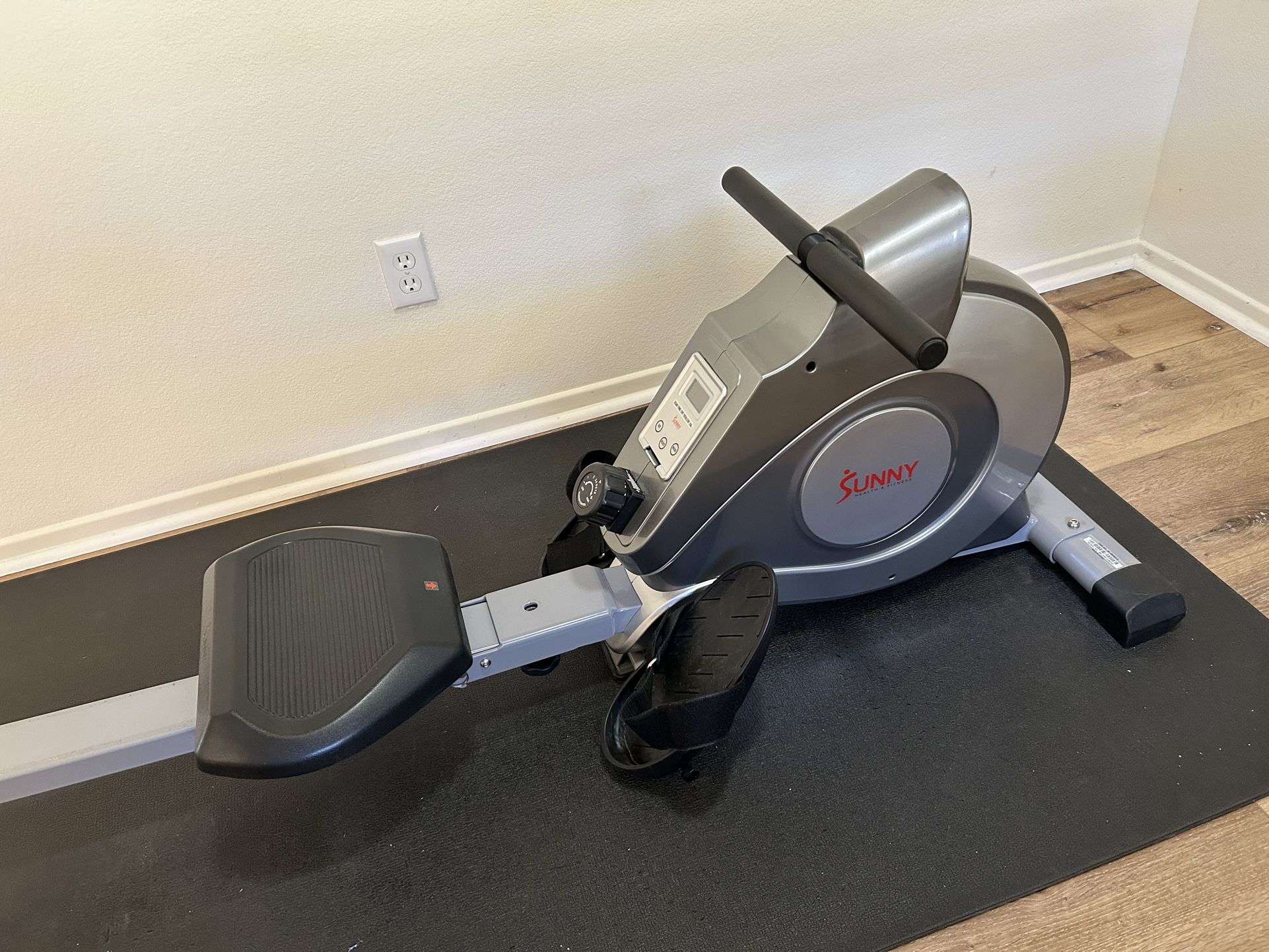 Sunny Rowing Machine With Floor Mat