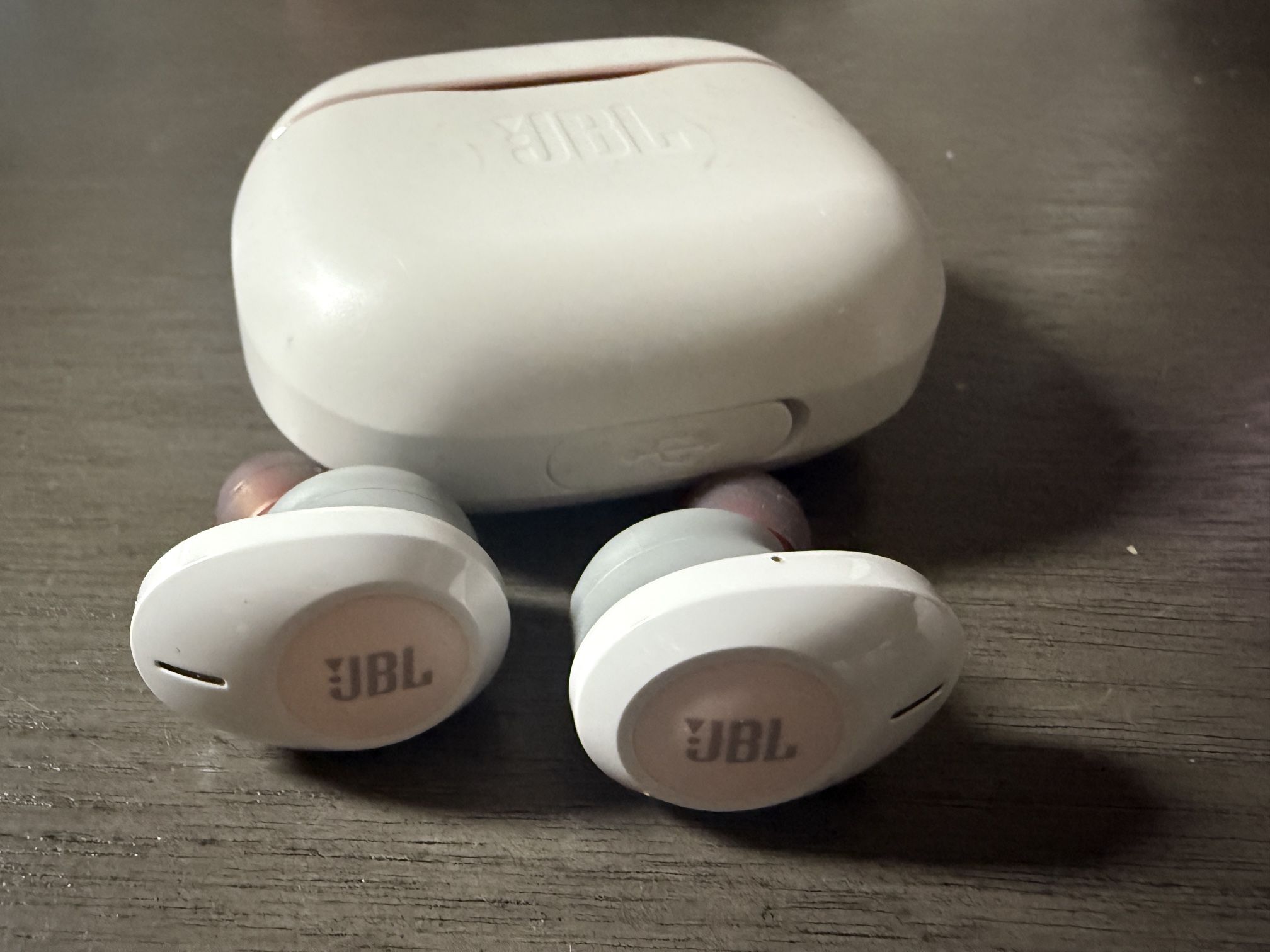 JBL True Wireless Earbuds with Charging Case – White/Rose Gold – Great Condition