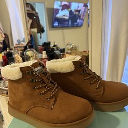 Brown cozy boots size 6 ,7 8