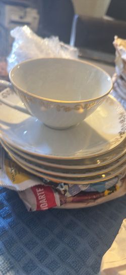 Vintage Bohemia Porcelain Dinnerware Set – Made in Czechoslovakia