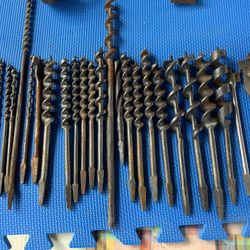 CLASSIC STYLE WOOD DRILL BITS AND DRILL BITS HAND DRIVER .. GREAT CONDITION. CHEAP PRICE. 