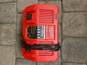 Milwaukee M18 Dual Bay Rapid Charger – Like New