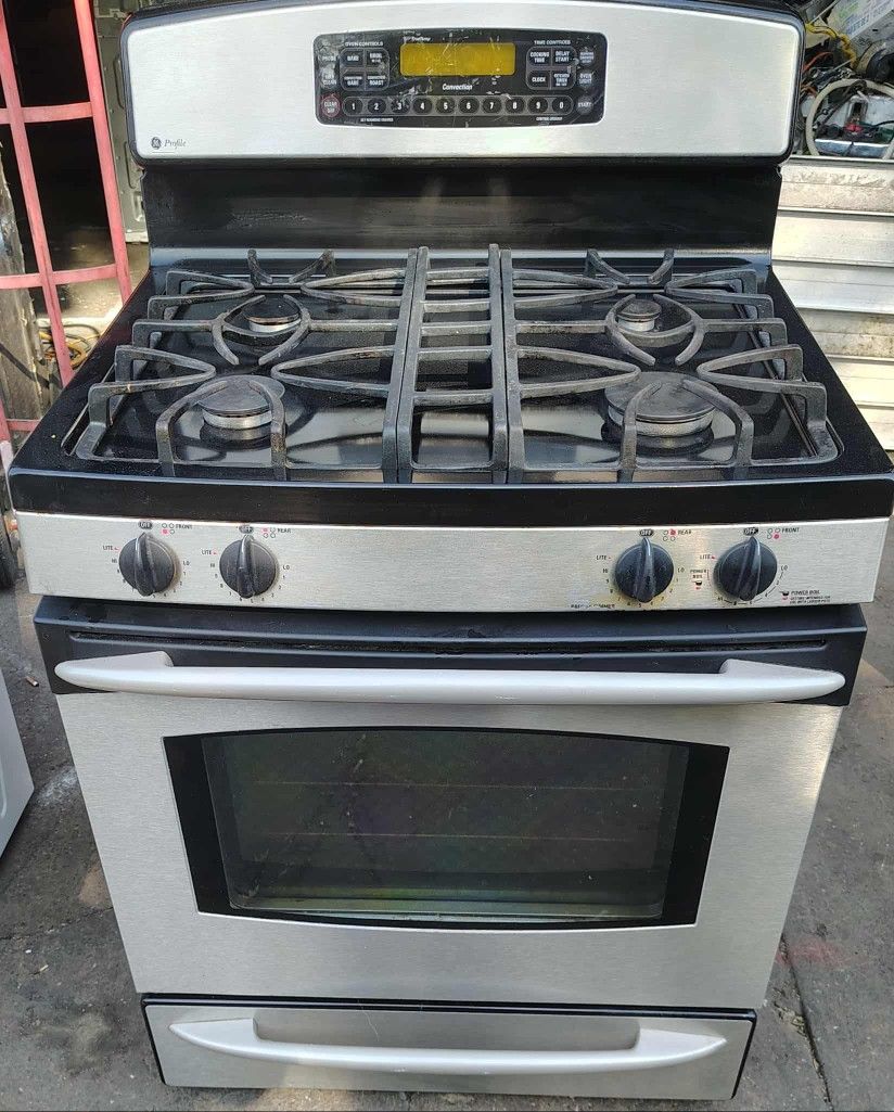 Excellent Condition! G.E. Stainless Steel Convection Gas Stove/Oven/Range!