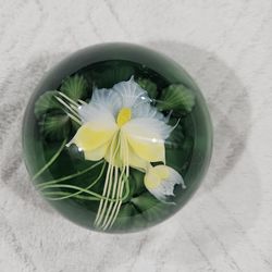 Daniel Salazar, Lundberg Studios, Yellow Flowers Glass Paperweight (1998)