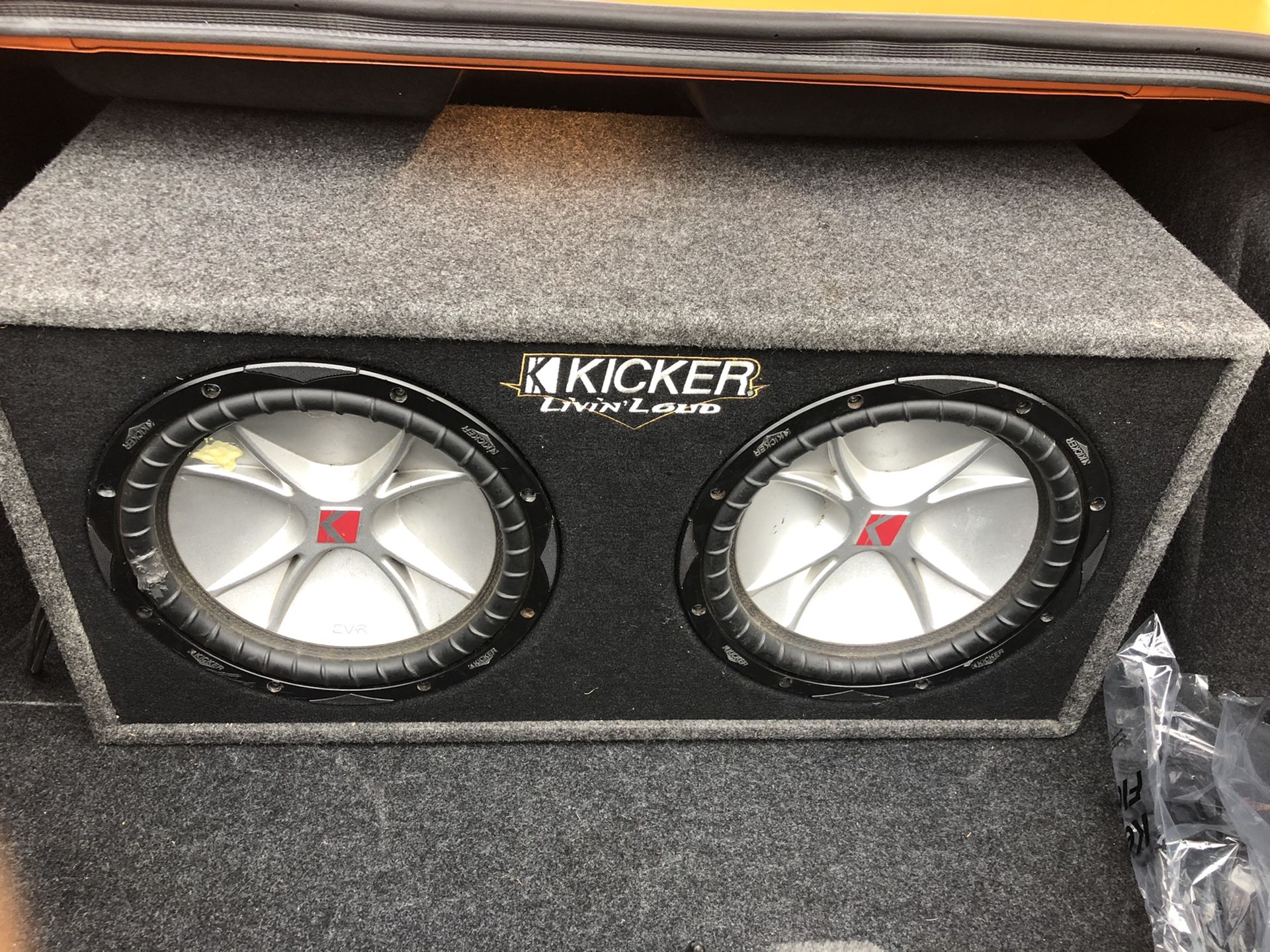12” kicker cvr subs in a Custom kicker box for Sale in Sacramento, CA