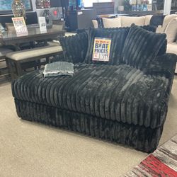 black sofa 🖤⭐️ $1,299