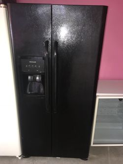 Frigidaire Side by side 33 inches