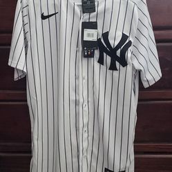 New York Yankees Authentic blank jersey size 40 small men (small dirt stain?) See pictures