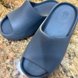 Yeezy Slides Youth Size 1