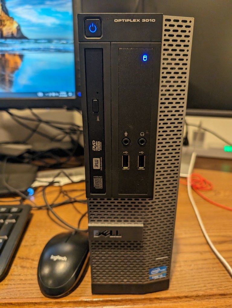 Like new computer 15 3470/ 12Gb /SSD 256G / Wi Fi. Includes 29 LCD monitor. Wireless Logitech mouse and Dell keyboard.