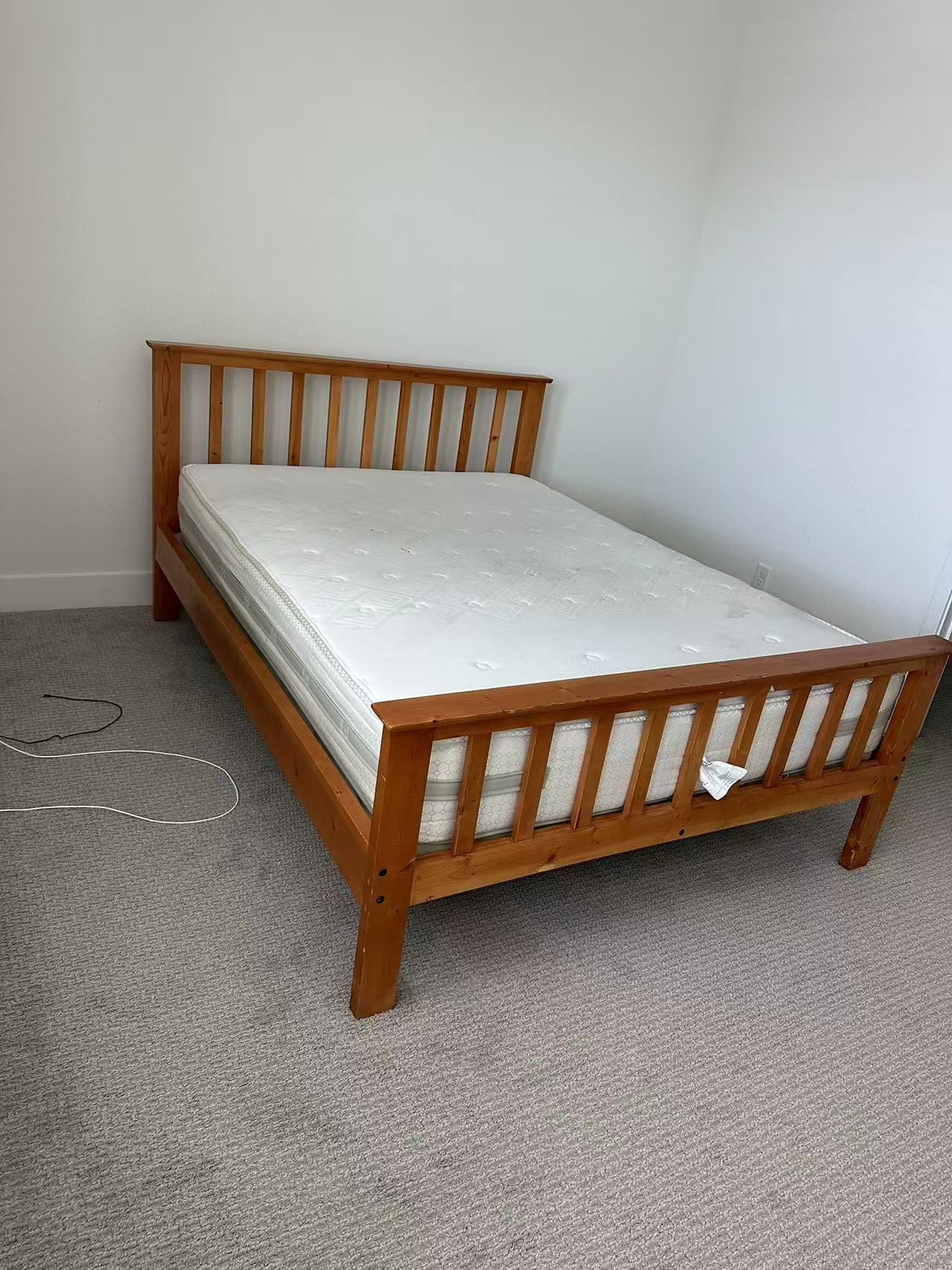 queen Bed Farm With Mattress