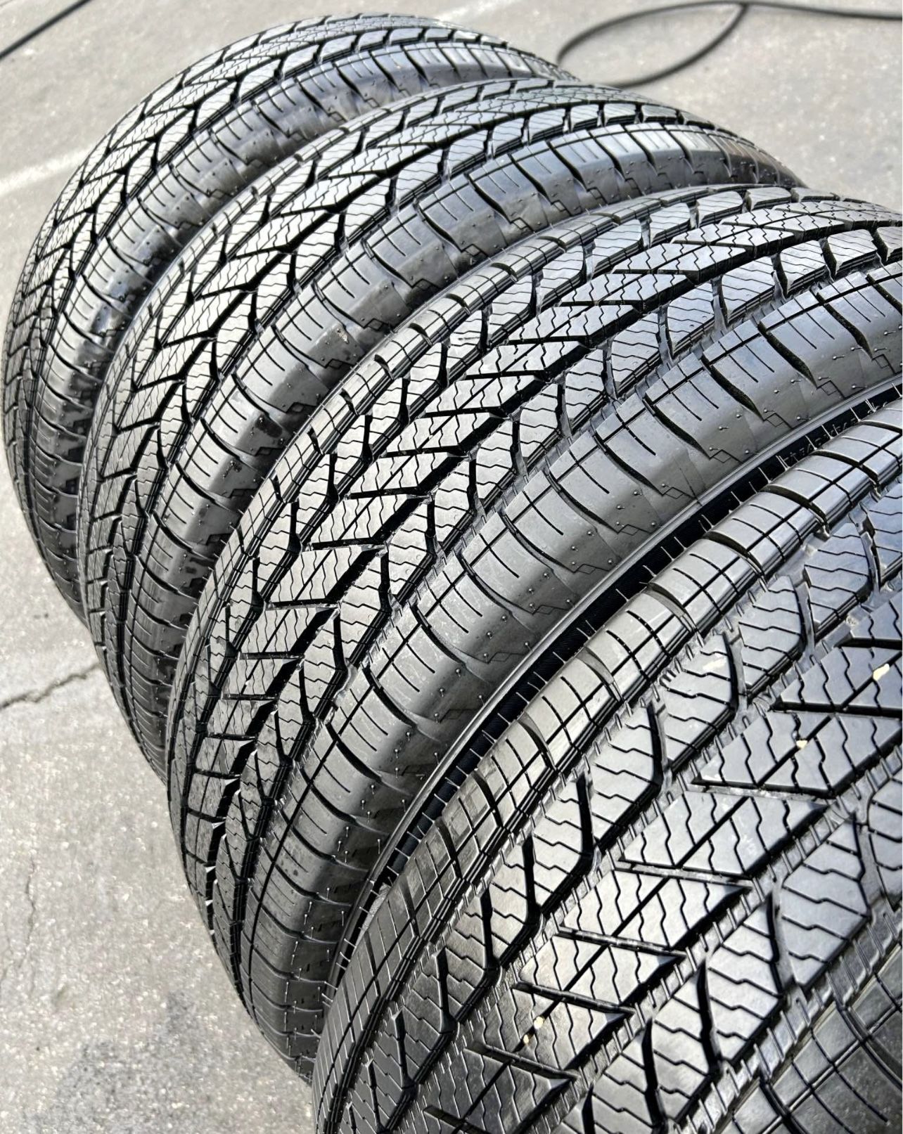 235/60/18 vendo un set de llantas usadas excelente condiciones de vida las 4 ✅🤩I am selling a set of used tires, all 4 in excellent living conditions