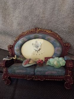 Cobest 3.5 X 5 Picture Frame & Sofa Set