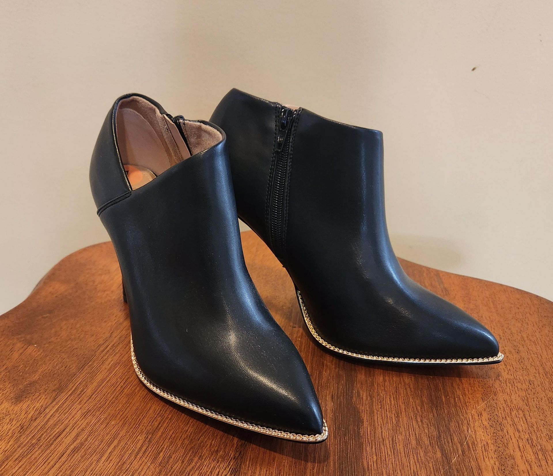 BCBGeneration Black Hadix Bootie - Size 7