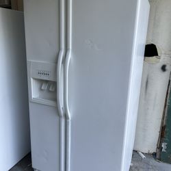 Refrigerator Works Great Water Works No Ice Maker We Sell All The Time Delivery Extra 