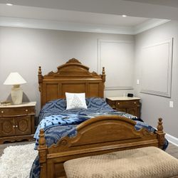 Solid Wood Vintage 5-Piece Bedroom Set – Excellent Condition 