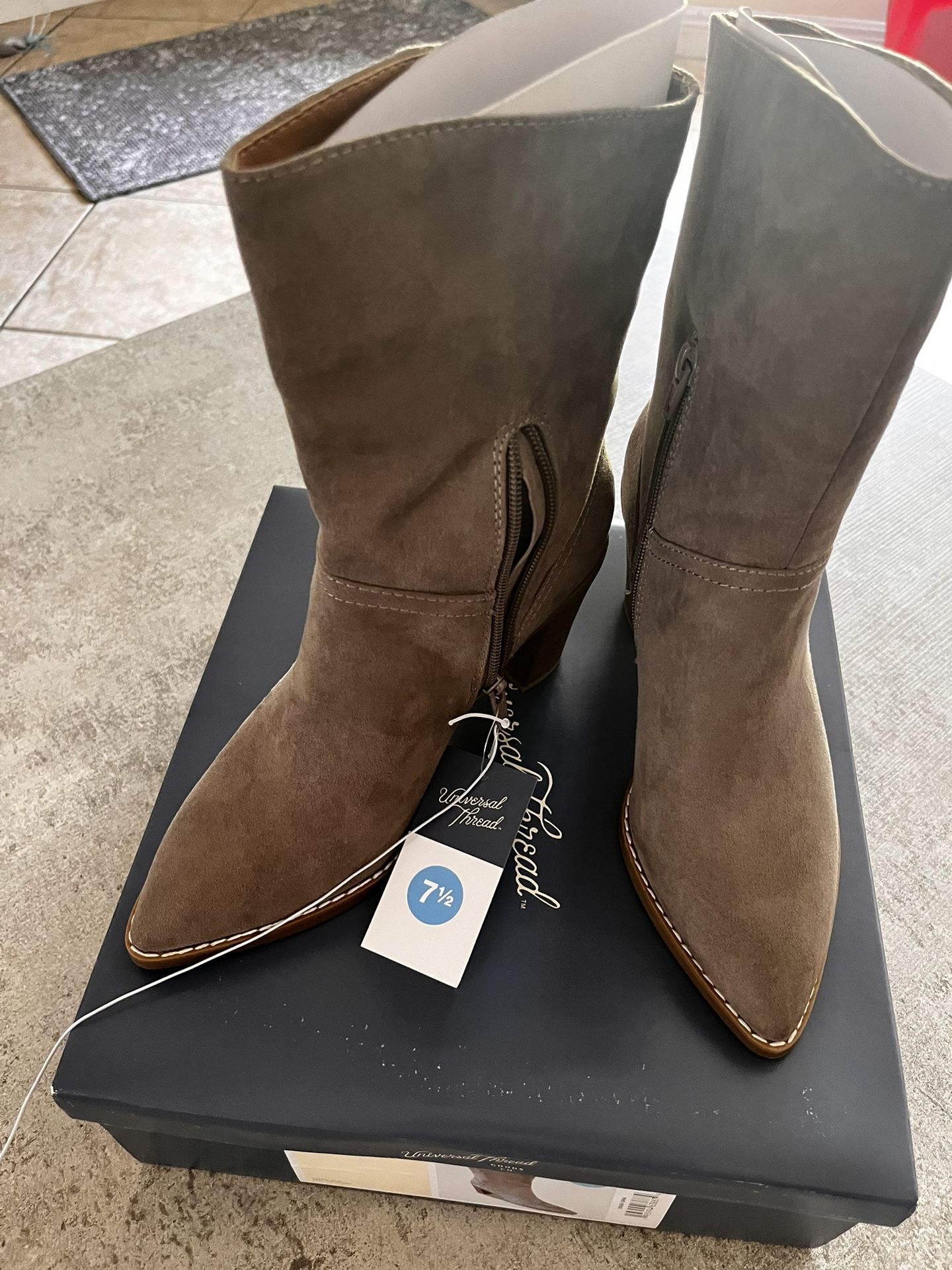 Women’s Boots- 7-1/2